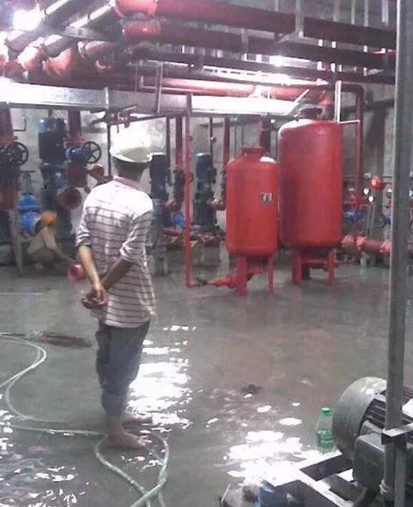 尤孚管中泵，不懼水淹