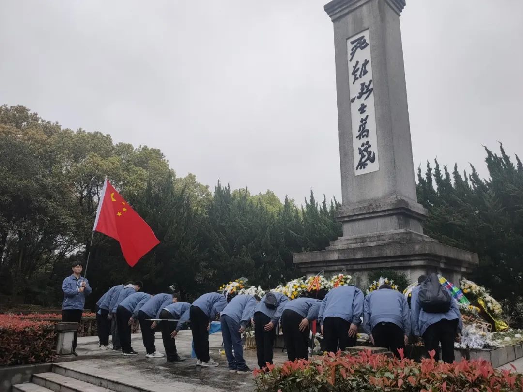 “萬眾一心，眾志成城”尤孚集團(tuán)組織清明祭掃活動